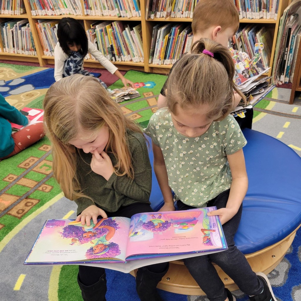 Elementary students visiting library