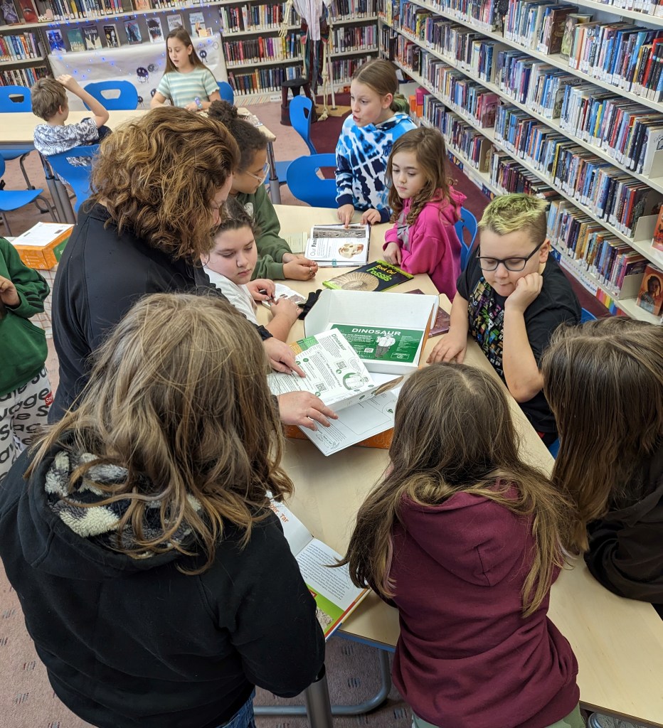 Elementary students visiting library