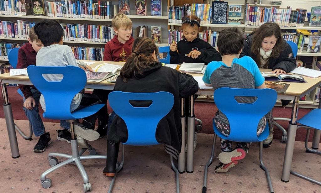 Elementary students visiting library