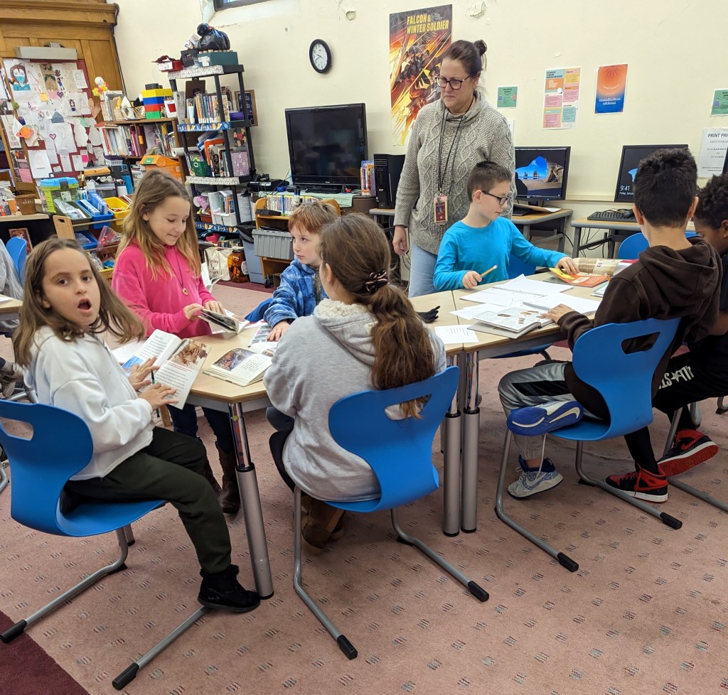 Elementary students visiting library